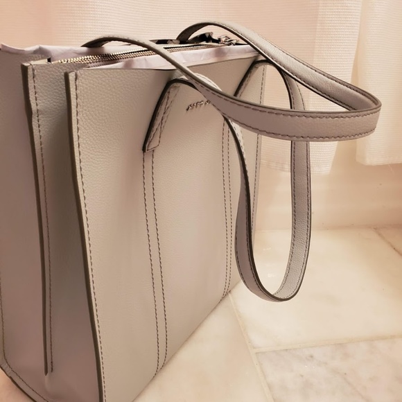 🔥👑🔥 NWT Authentic Marc Jacobs Repeat Tote - Picture 2 of 8